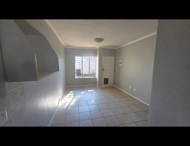 2 BEDROOM TOWNHOUSE FOR SALE IN ROOIHUISKRAAL NORTH